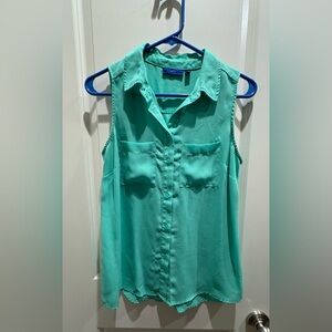 Green Buttoned Blouse with Collar